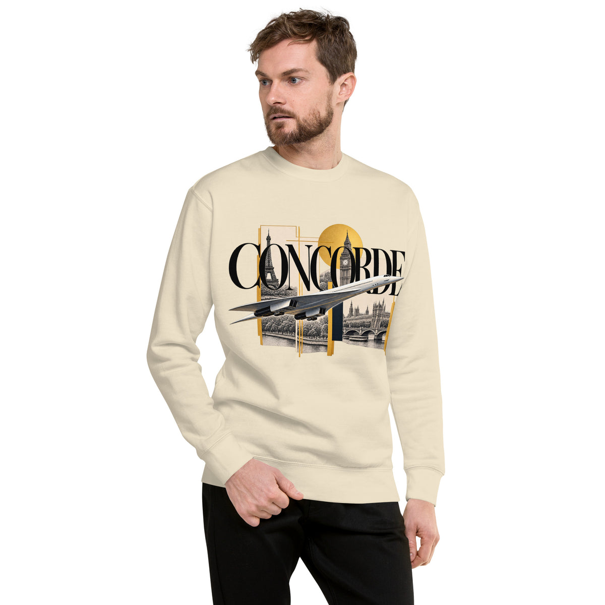 Modelo con la sudadera Concorde Editorial Collage color crema y diseño de París y Londres